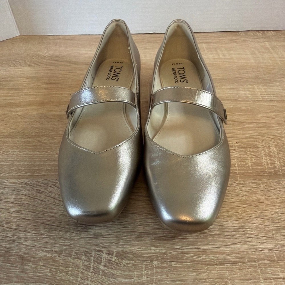 TOMS Bianca Mary Jane Flats Womens Size 7.5 Gold Metallic Shoes-excellent